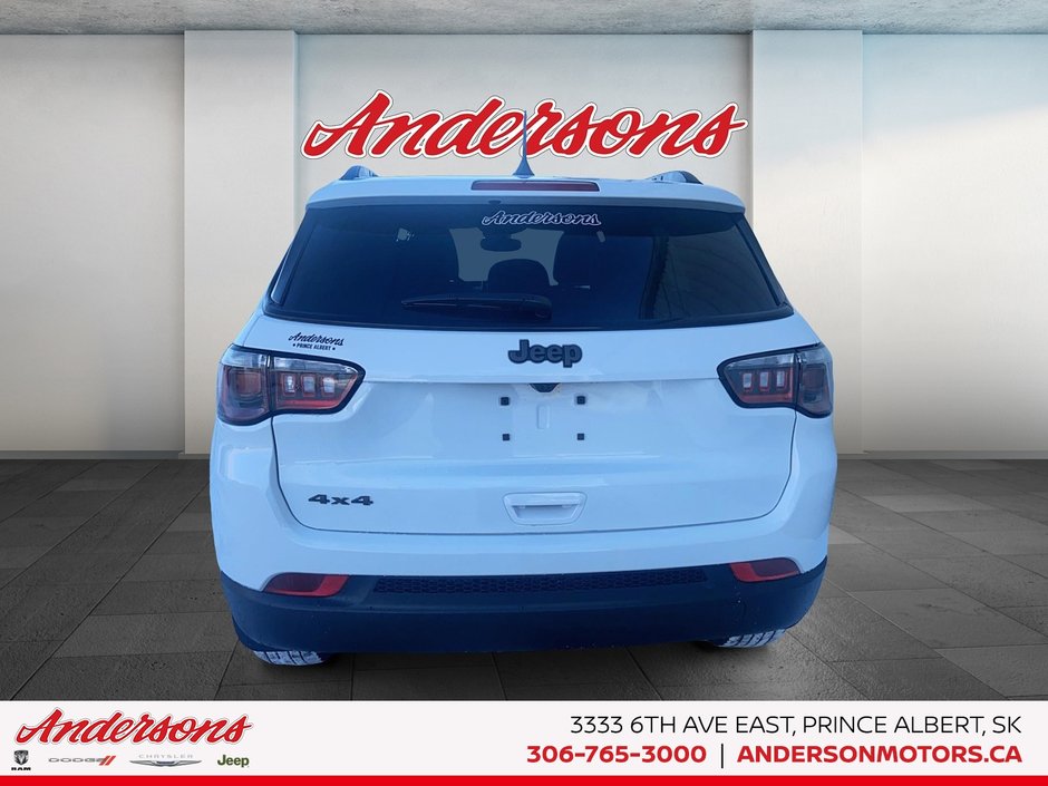 2026 Jeep Compass NORTH Altitude Special Edition / Dual-Pane Panoramic Sunroof / 10.1-Inch Uconnect NAV