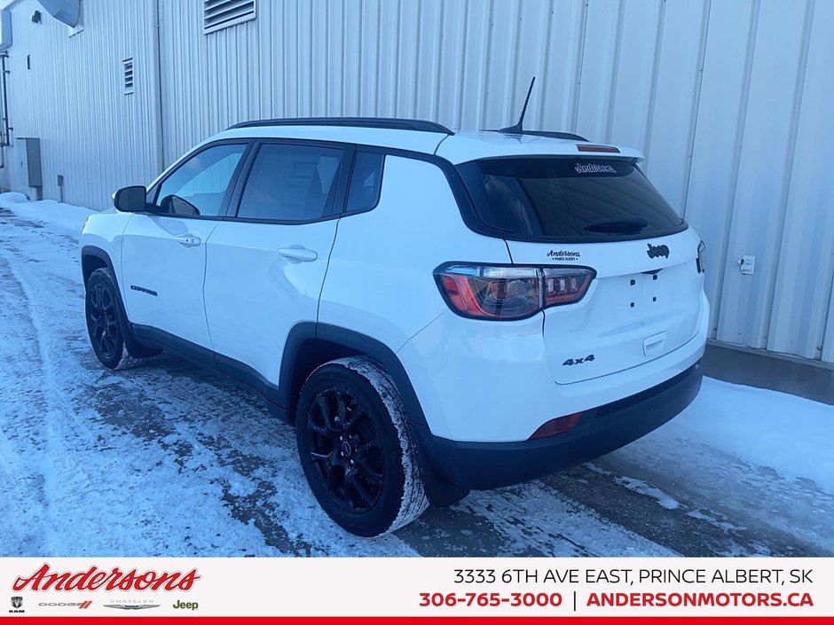 2026 Jeep Compass NORTH Altitude Special Edition / Dual-Pane Panoramic Sunroof / 10.1-Inch Uconnect NAV