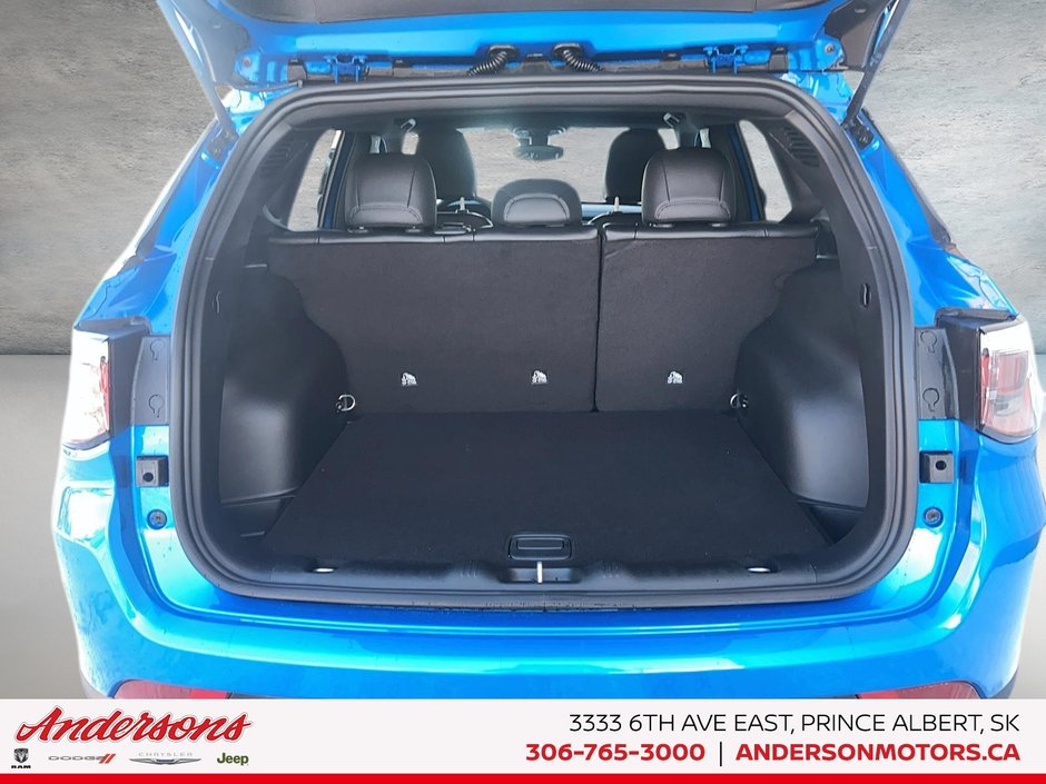 2026 Jeep Compass NORTH Heated Seats & Steering Wheel / Blind–Spot Monitoring