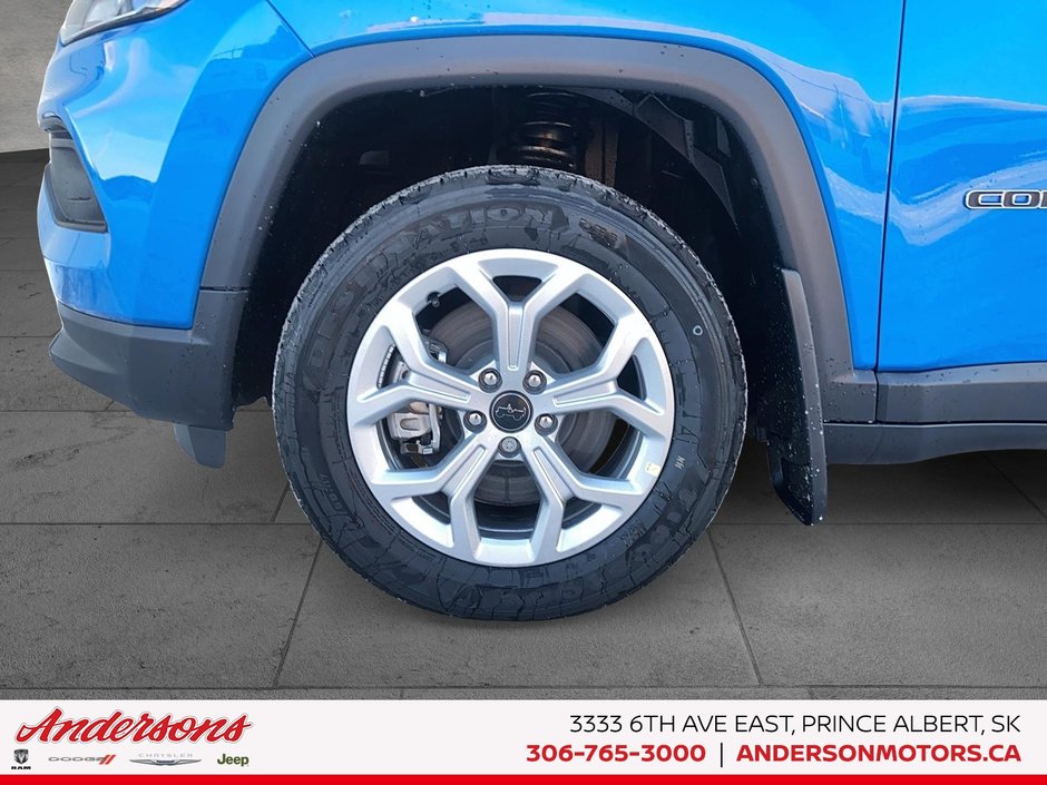 2026 Jeep Compass NORTH Heated Seats & Steering Wheel / Blind–Spot Monitoring