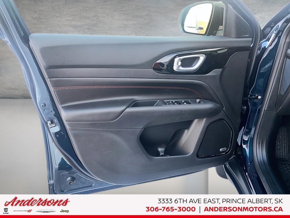 2026 Jeep Compass TRAILHAWK Panoramic Sunroof / Alpine Stereo / Trailer Tow Group