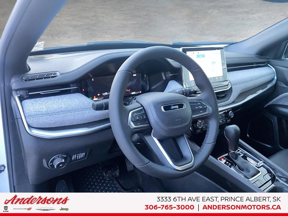 2026 Jeep Compass NORTH Heated Seats & Wheel / 10.1-Inch Uconnect NAV