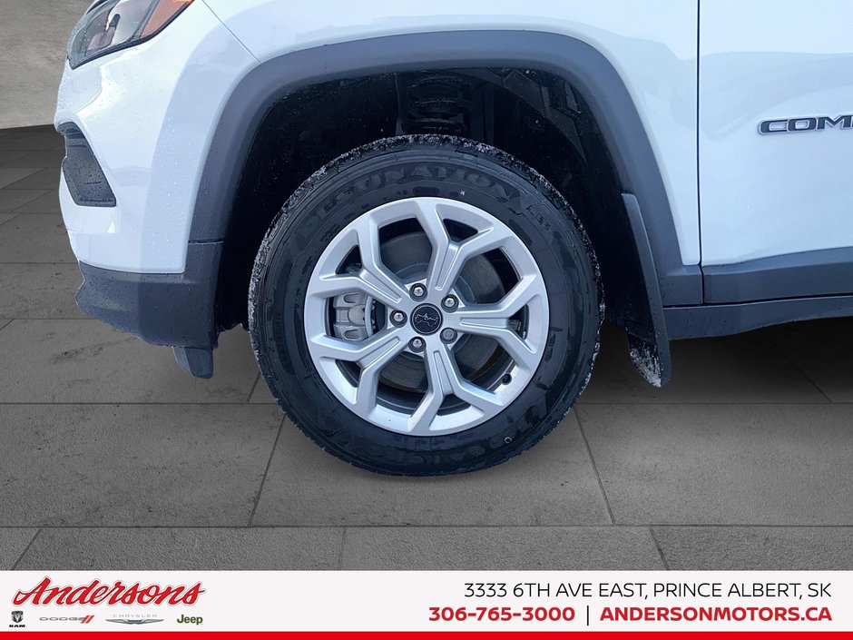 2026 Jeep Compass NORTH Heated Seats & Wheel / 10.1-Inch Uconnect NAV