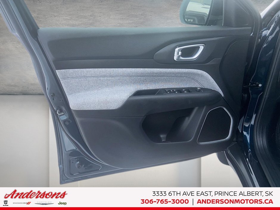 2026 Jeep Compass SPORT Heated Seats / Selec-Terrain / 8.4-Inch Display