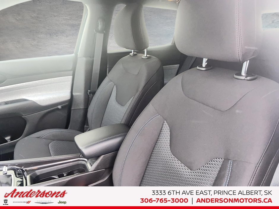 2026 Jeep Compass SPORT Heated Seats / Selec-Terrain / 8.4-Inch Display
