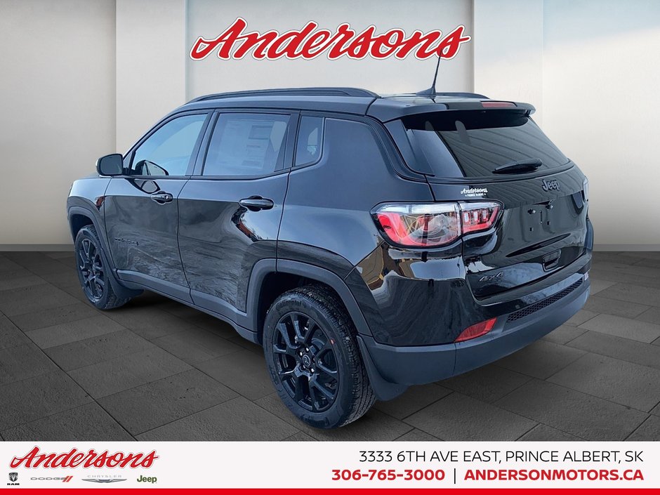 2026 Jeep Compass NORTH Altitude Special Edition / 10.1-Inch Uconnect NAV