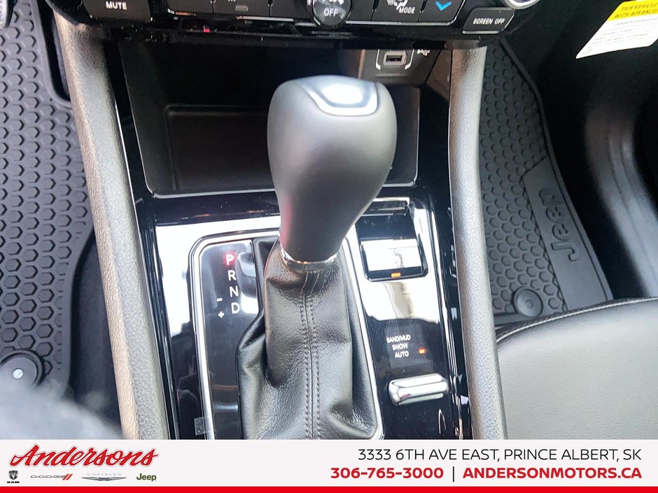 2026 Jeep Compass NORTH Altitude Special Edition / 10.1-Inch Uconnect NAV
