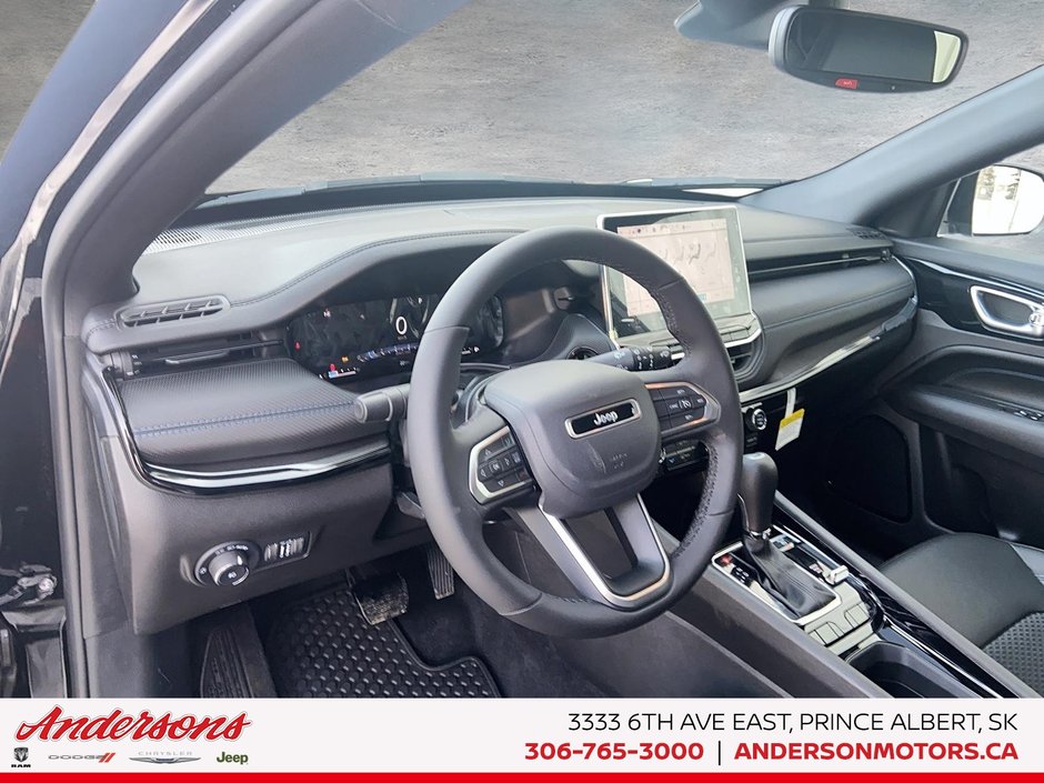 2026 Jeep Compass NORTH Altitude Special Edition / 10.1-Inch Uconnect NAV