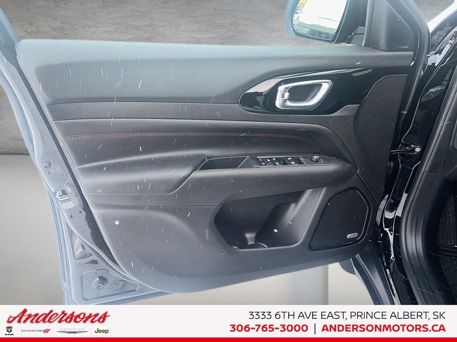 2026 Jeep Compass TRAILHAWK Panoramic Sunroof / Alpine Stereo