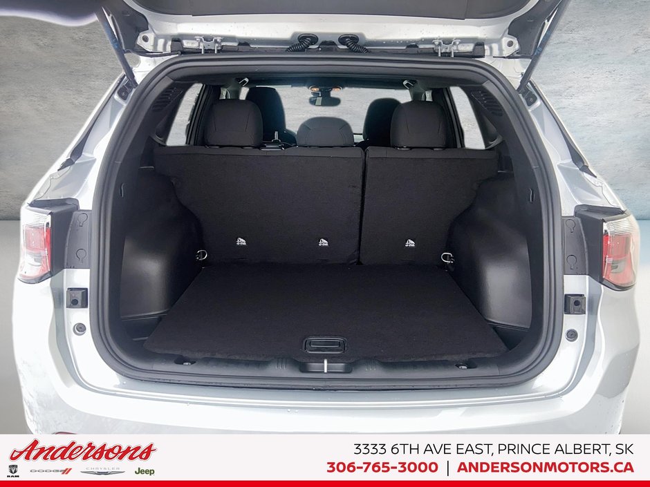 2026 Jeep Compass SPORT Heated Seats / Selec-Terrain / 8.4-Inch Display