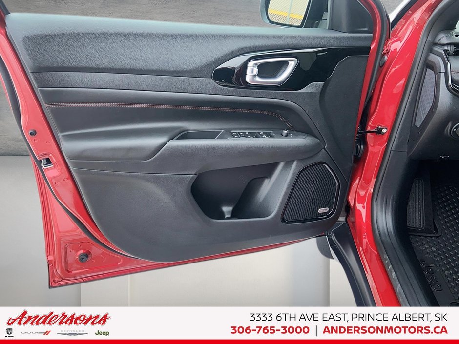 2026 Jeep Compass TRAILHAWK Panoramic Sunroof / Alpine Stereo / Trailer Tow Group