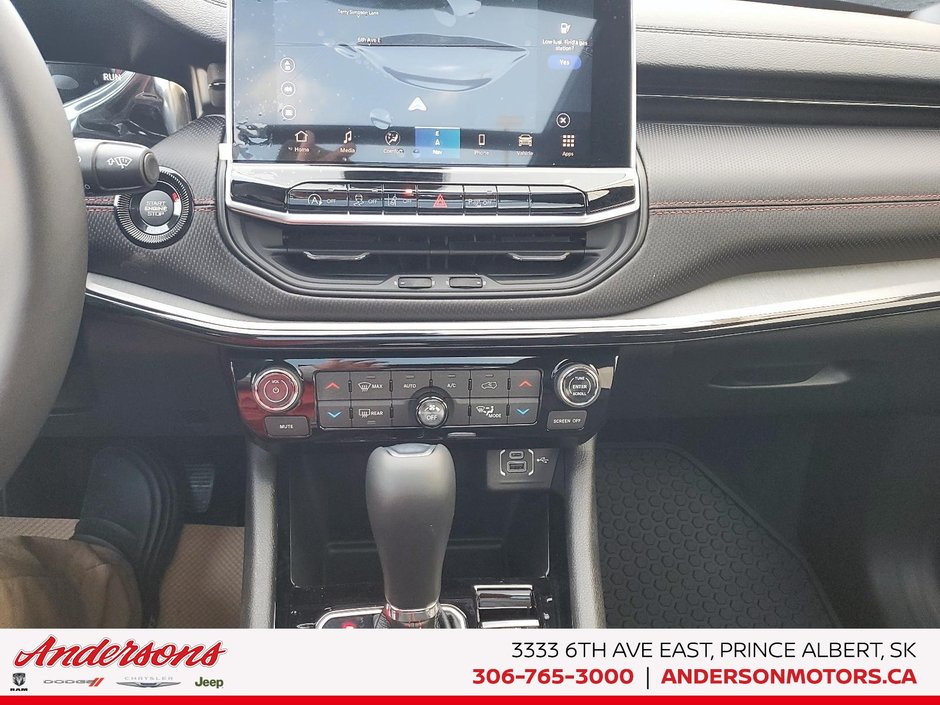 2026 Jeep Compass TRAILHAWK Panoramic Sunroof / Alpine Stereo / Trailer Tow Group