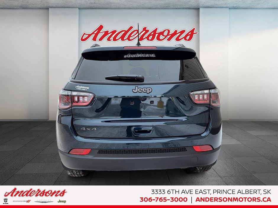 2026 Jeep Compass NORTH Altitude Special Edition / Dual-Pane Panoramic Sunroof / 10.1-Inch Uconnect NAV