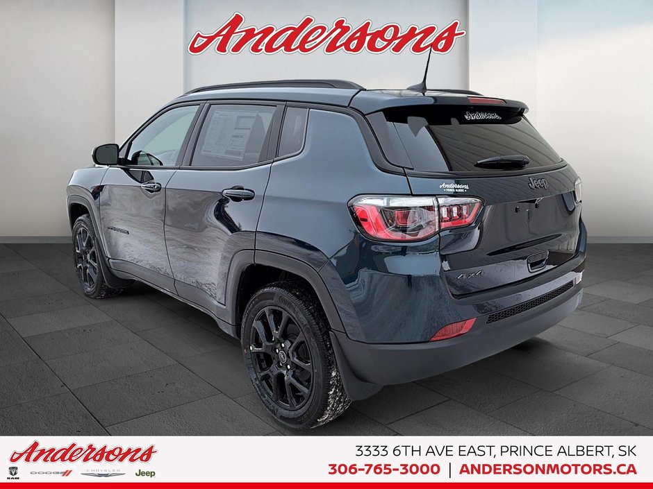2026 Jeep Compass NORTH Altitude Special Edition / Dual-Pane Panoramic Sunroof / 10.1-Inch Uconnect NAV