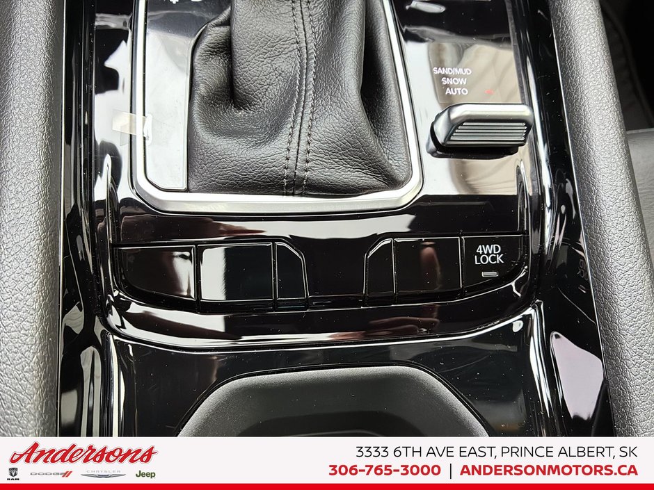 2026 Jeep Compass NORTH Altitude Special Edition / Dual-Pane Panoramic Sunroof / 10.1-Inch Uconnect NAV