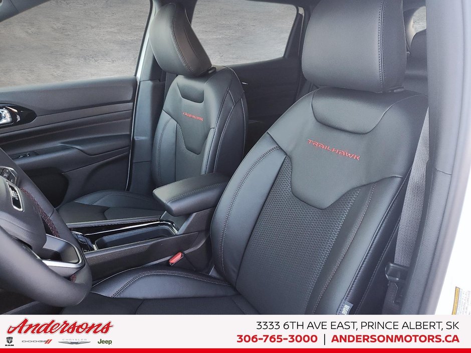 2026 Jeep Compass TRAILHAWK Panoramic Sunroof / Alpine Stereo / Trailer Tow Group