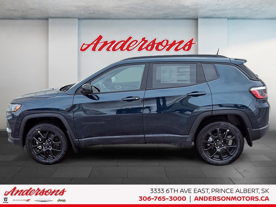 2026 Jeep Compass NORTH Altitude Special Edition / 10.1-Inch Uconnect NAV