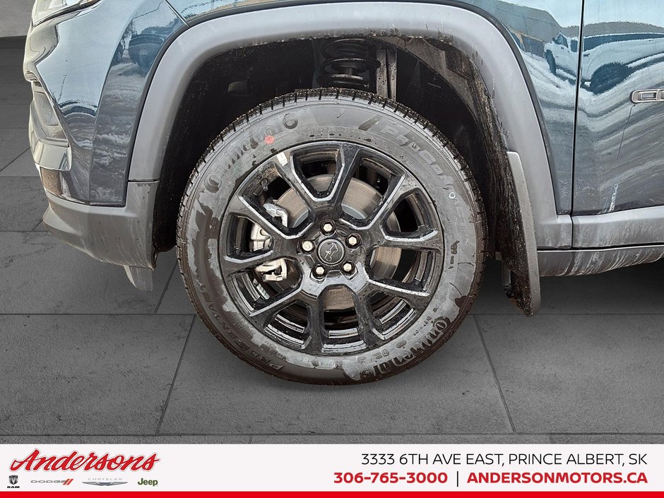 2026 Jeep Compass NORTH Altitude Special Edition / 10.1-Inch Uconnect NAV