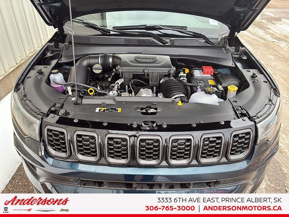 2026 Jeep Compass NORTH Altitude Special Edition / 10.1-Inch Uconnect NAV