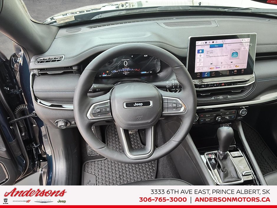 2026 Jeep Compass NORTH Altitude Special Edition / 10.1-Inch Uconnect NAV