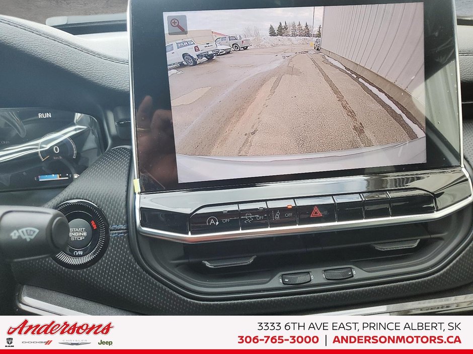2026 Jeep Compass NORTH Altitude Special Edition / 10.1-Inch Uconnect NAV