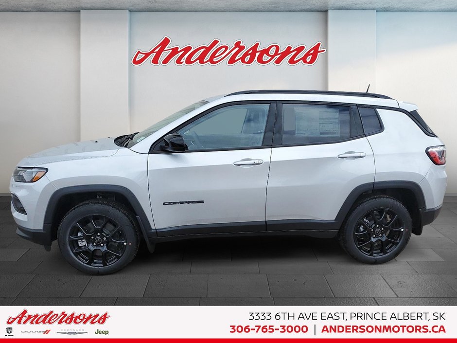 2026 Jeep Compass NORTH Altitude Special Edition / 10.1-Inch Uconnect NAV