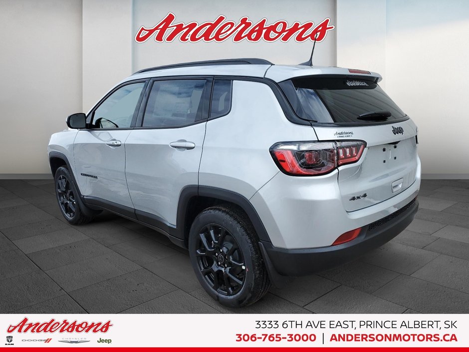 2026 Jeep Compass NORTH Altitude Special Edition / 10.1-Inch Uconnect NAV