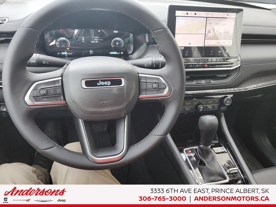 2026 Jeep Compass NORTH Altitude Special Edition / 10.1-Inch Uconnect NAV
