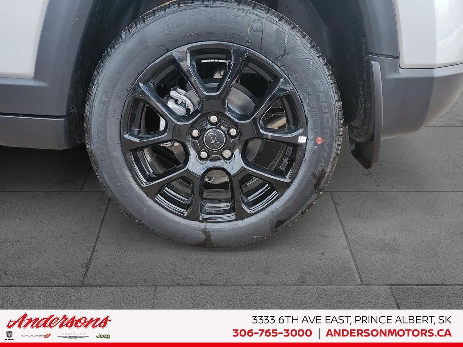 2026 Jeep Compass NORTH Altitude Special Edition / 10.1-Inch Uconnect NAV