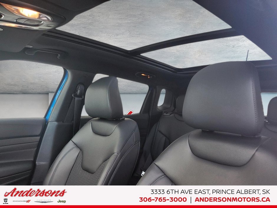 2026 Jeep Compass NORTH Altitude Special Edition / Dual-Pane Panoramic Sunroof / 10.1-Inch Uconnect NAV