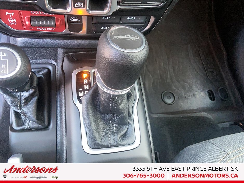 2026 Jeep Gladiator Willys 3.6L Pentastar V6 / Crew Cab / Class IV Hitch / Off-Road Plus