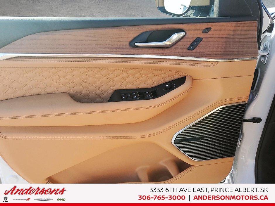 2025 Jeep Grand Cherokee L SUMMIT RESERVE Summit Reserve / McIntosh Audio / Advanced Tech & Safety