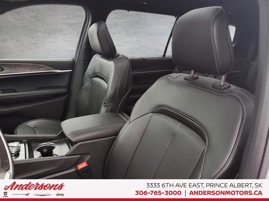 2025 Jeep Grand Cherokee L LIMITED Black Appearance / Luxury Tech Group / Panoramic Sunroof