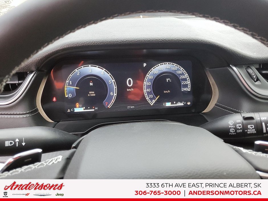 2025 Jeep Grand Cherokee L ALTITUDE Altitude Package / Trailer Tow / Heated Seats & Steering