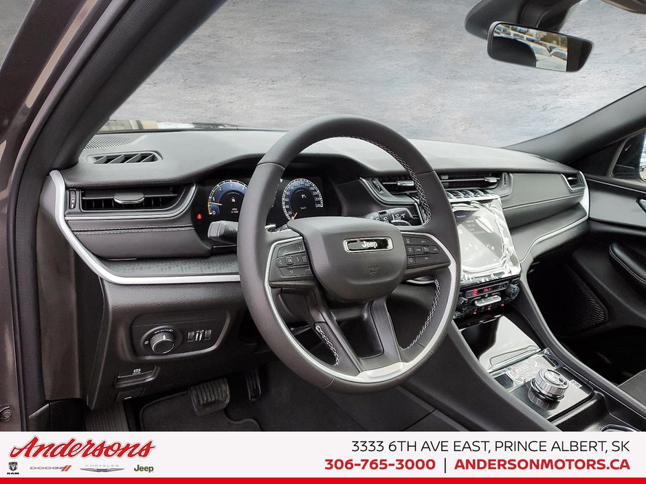 2025 Jeep Grand Cherokee L ALTITUDE Altitude Package / Trailer Tow / Heated Seats & Steering