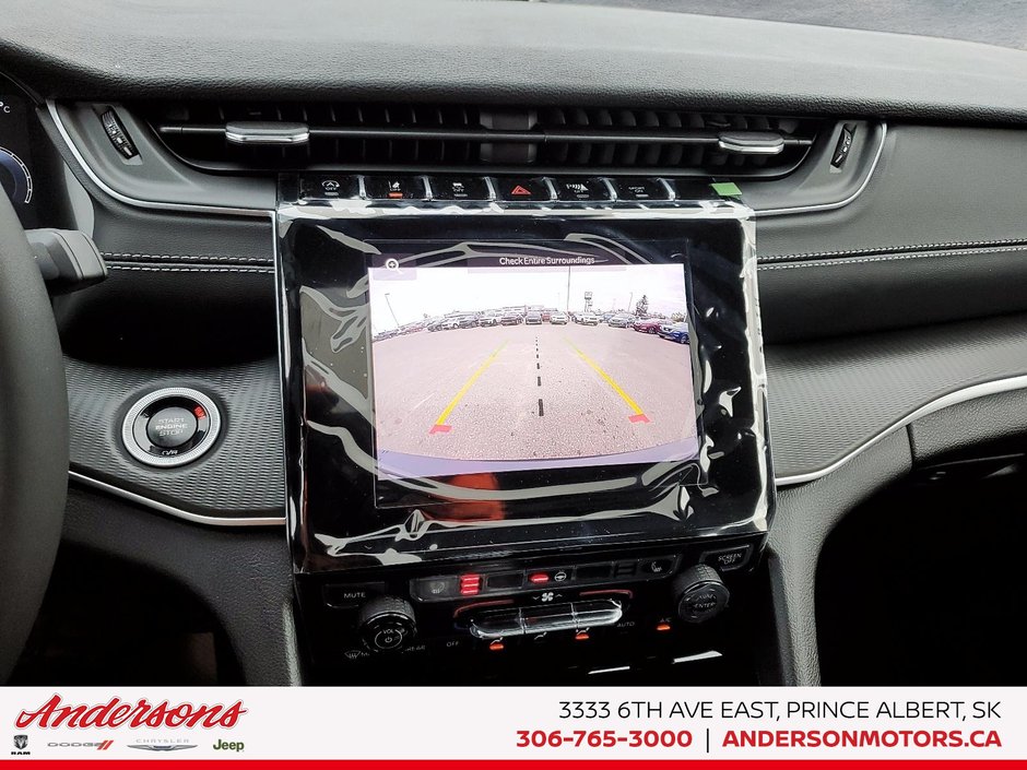 2025 Jeep Grand Cherokee L ALTITUDE Altitude Package / Trailer Tow / Heated Seats & Steering