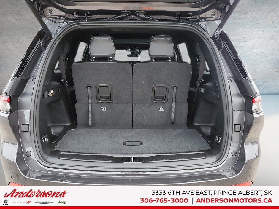 2025 Jeep Grand Cherokee L ALTITUDE Altitude Package / Trailer Tow / Heated Seats & Steering