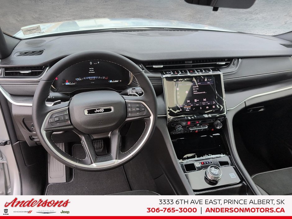 2025 Jeep Grand Cherokee L ALTITUDE Altitude Package / Trailer Tow / Heated Seats & Steering