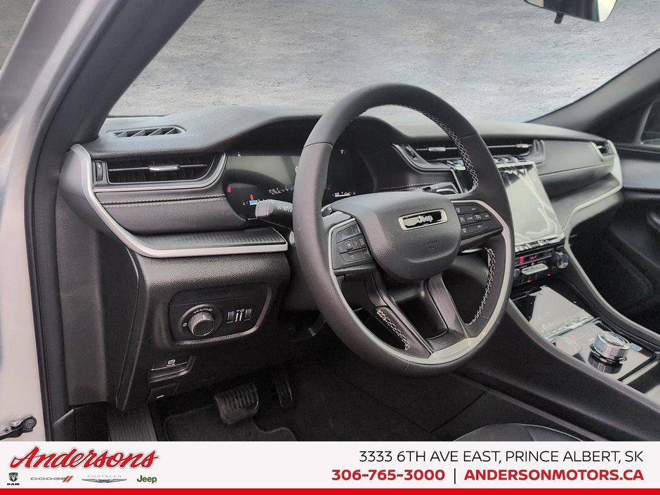 2025 Jeep Grand Cherokee L ALTITUDE Altitude Package / Trailer Tow / Heated Seats & Steering