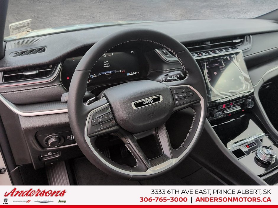 2025 Jeep Grand Cherokee L ALTITUDE Altitude Package / Trailer Tow / Heated Seats & Steering