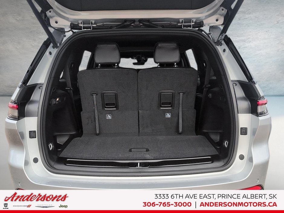 2025 Jeep Grand Cherokee L ALTITUDE Altitude Package / Trailer Tow / Heated Seats & Steering