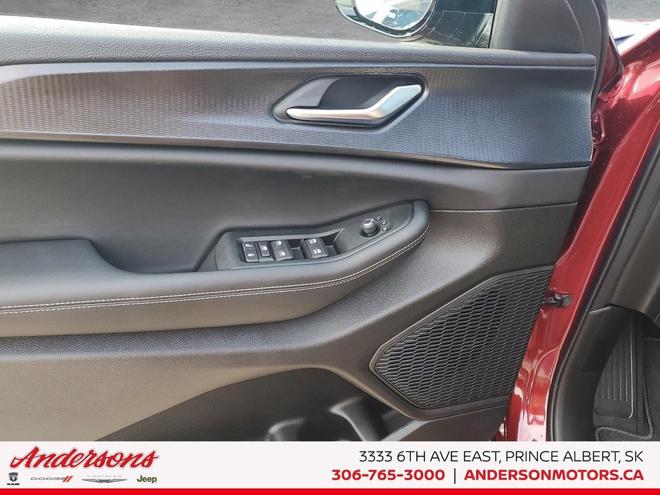 2025 Jeep Grand Cherokee L ALTITUDE Altitude Package / Trailer Tow / Heated Seats & Steering