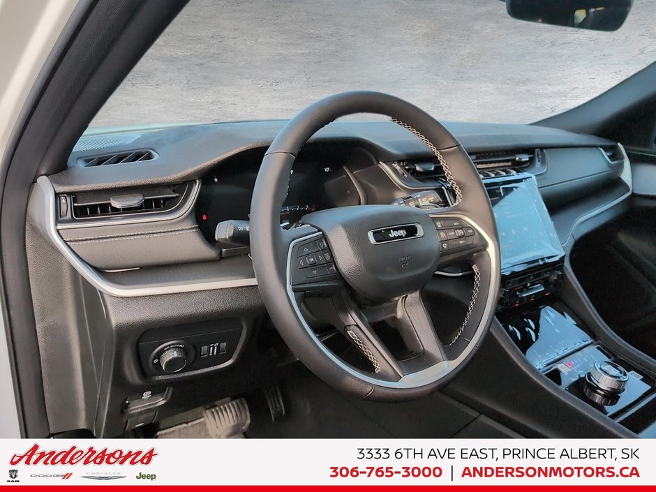 2025 Jeep Grand Cherokee L ALTITUDE Altitude Package / Trailer Tow / Heated Seats & Steering