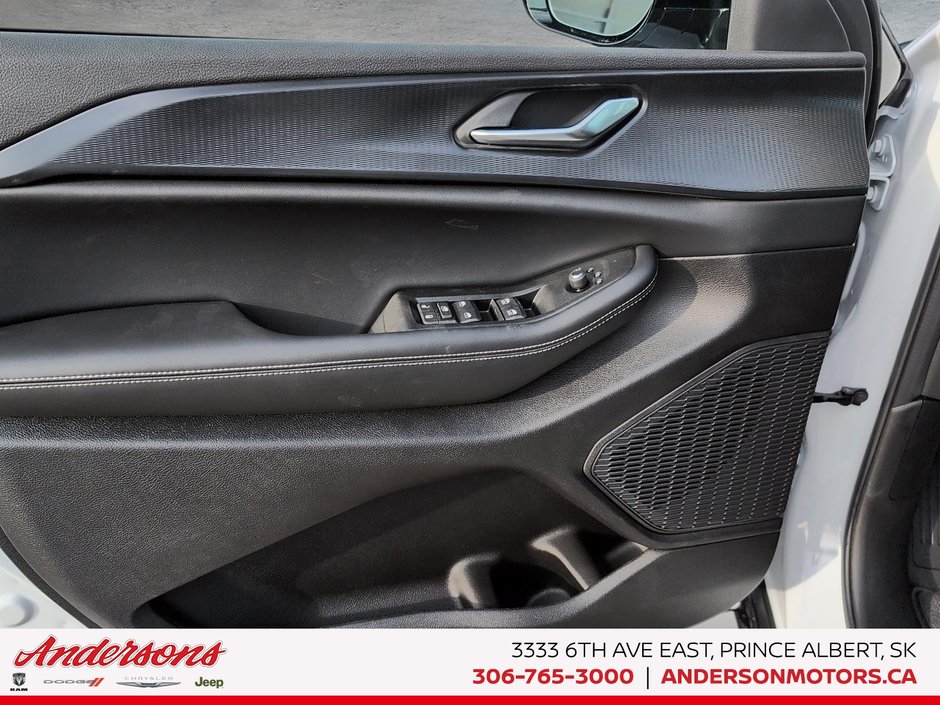 2025 Jeep Grand Cherokee L ALTITUDE Altitude Package / Trailer Tow / Heated Seats & Steering