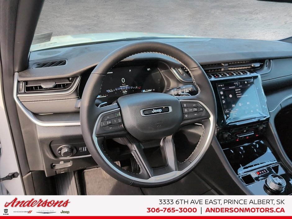 2025 Jeep Grand Cherokee L ALTITUDE Altitude Package / Trailer Tow / Heated Seats & Steering