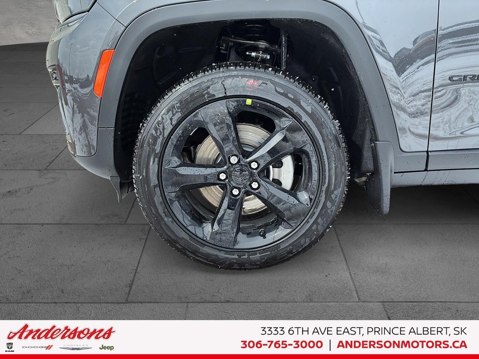 2026 Jeep Grand Cherokee L ALTITUDE 2.0L Turbo / 20-inch Gloss Black Wheels / Trailer Tow Package