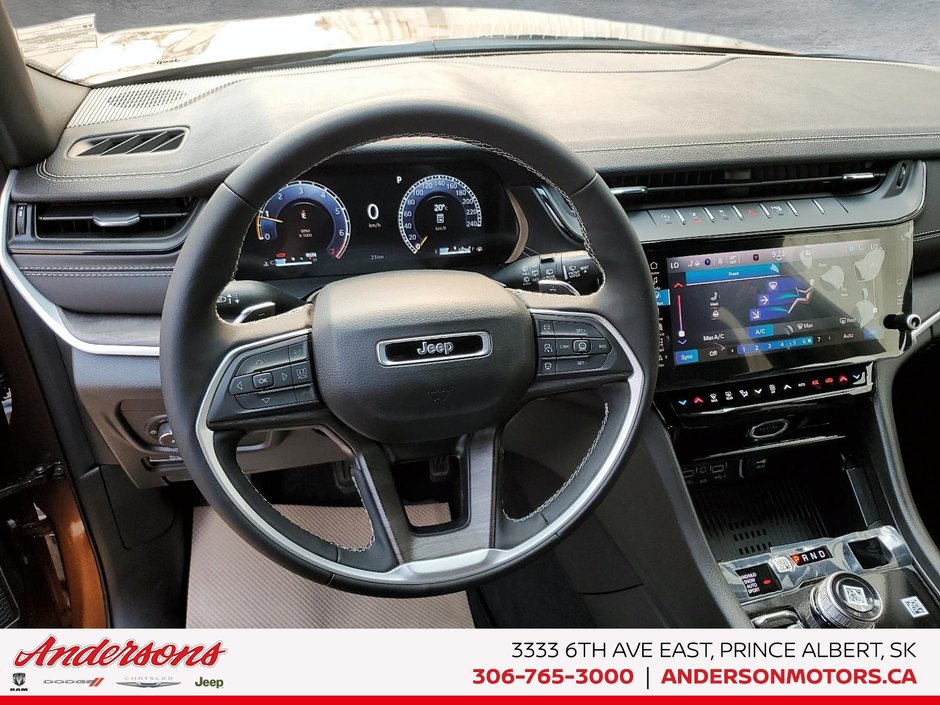 2026 Jeep Grand Cherokee L LIMITED 2.0L Turbo / 506-watt nine-speaker audio / Panoramic Roof