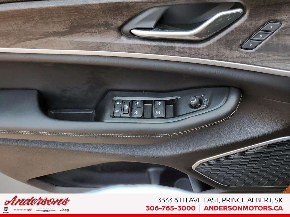 2026 Jeep Grand Cherokee L LIMITED 2.0L Turbo / 506-watt nine-speaker audio / Panoramic Roof