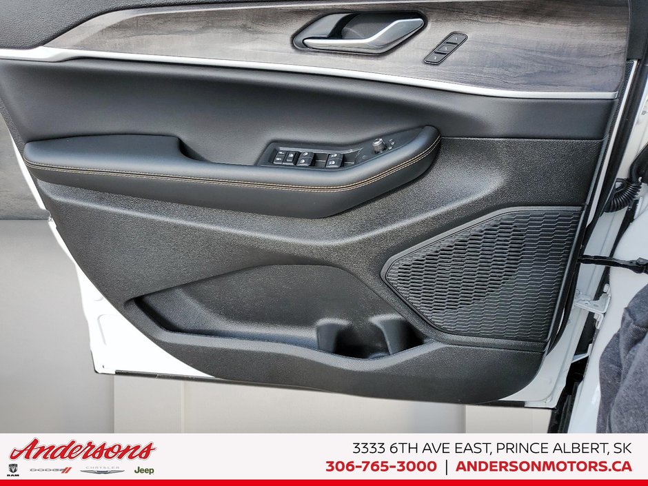 2026 Jeep Grand Cherokee L 85TH ANNIVERSARY Off Road Ready / High Performance Audio / ParkSense