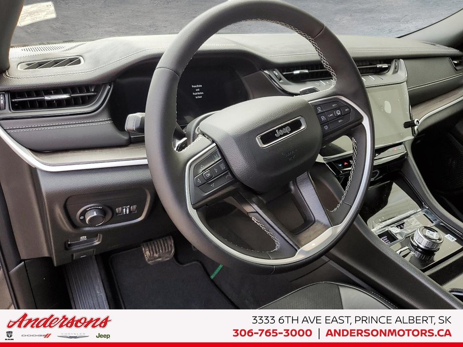 2026 Jeep Grand Cherokee L ALTITUDE Three Rows / Wireless Charging / ParkSense